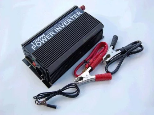 Áramátalakító 12V -> 220V 1200W +USB dugó
