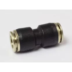 Egyenes műanyag csatlakozó 10mm fém betéttel