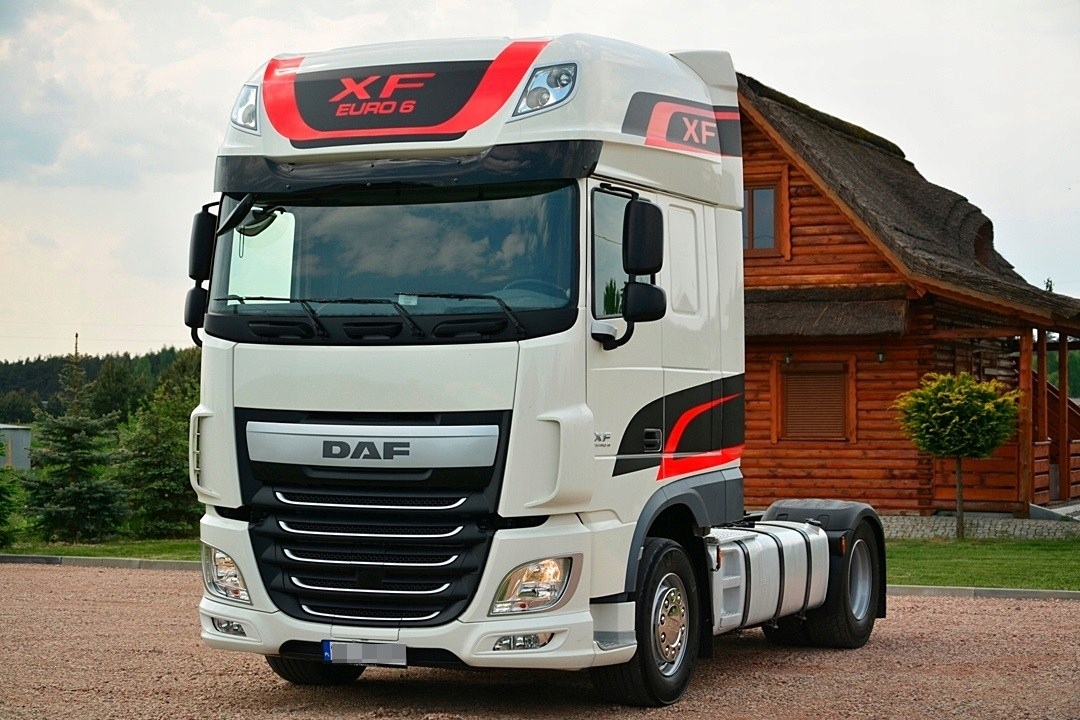 DAF XF 106 lökhárító sarok bal utángyártott